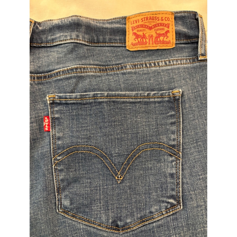 Levis Classic Straight Jeans Womens 33 Medium Wash Blue Denim Stretch Pants